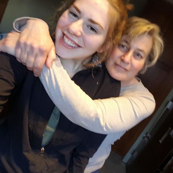 Meet your Posher, Laura - Picture 1 of 1